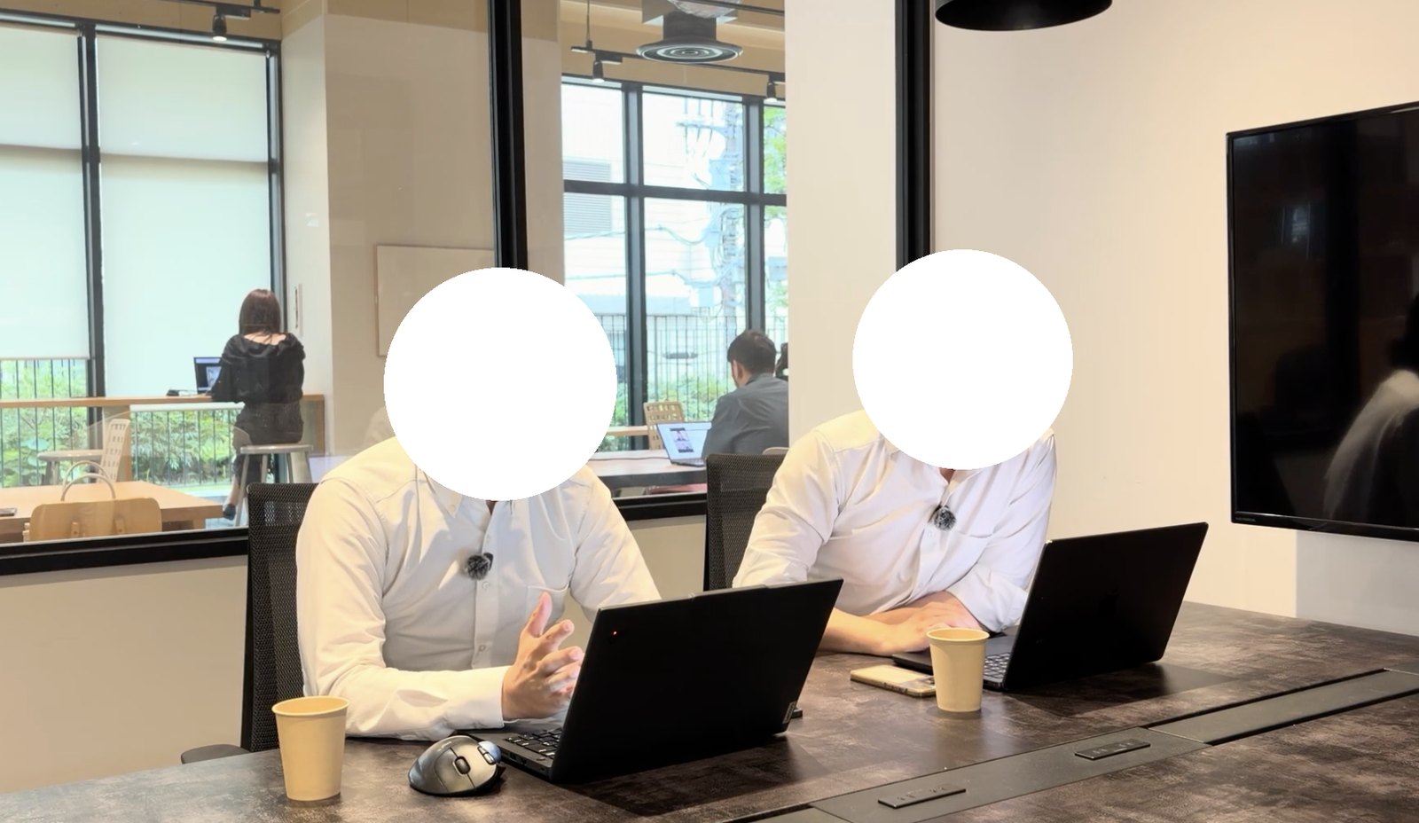 ケース面接の解き方を対談形式で解説する元BCG面接官とStrategists講師（講座「ケース面接完全攻略」の収録風景）